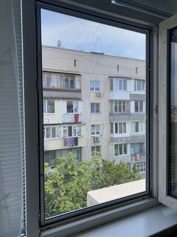 Внутрирамная сетка в проёме · работа ЭВОКОМ