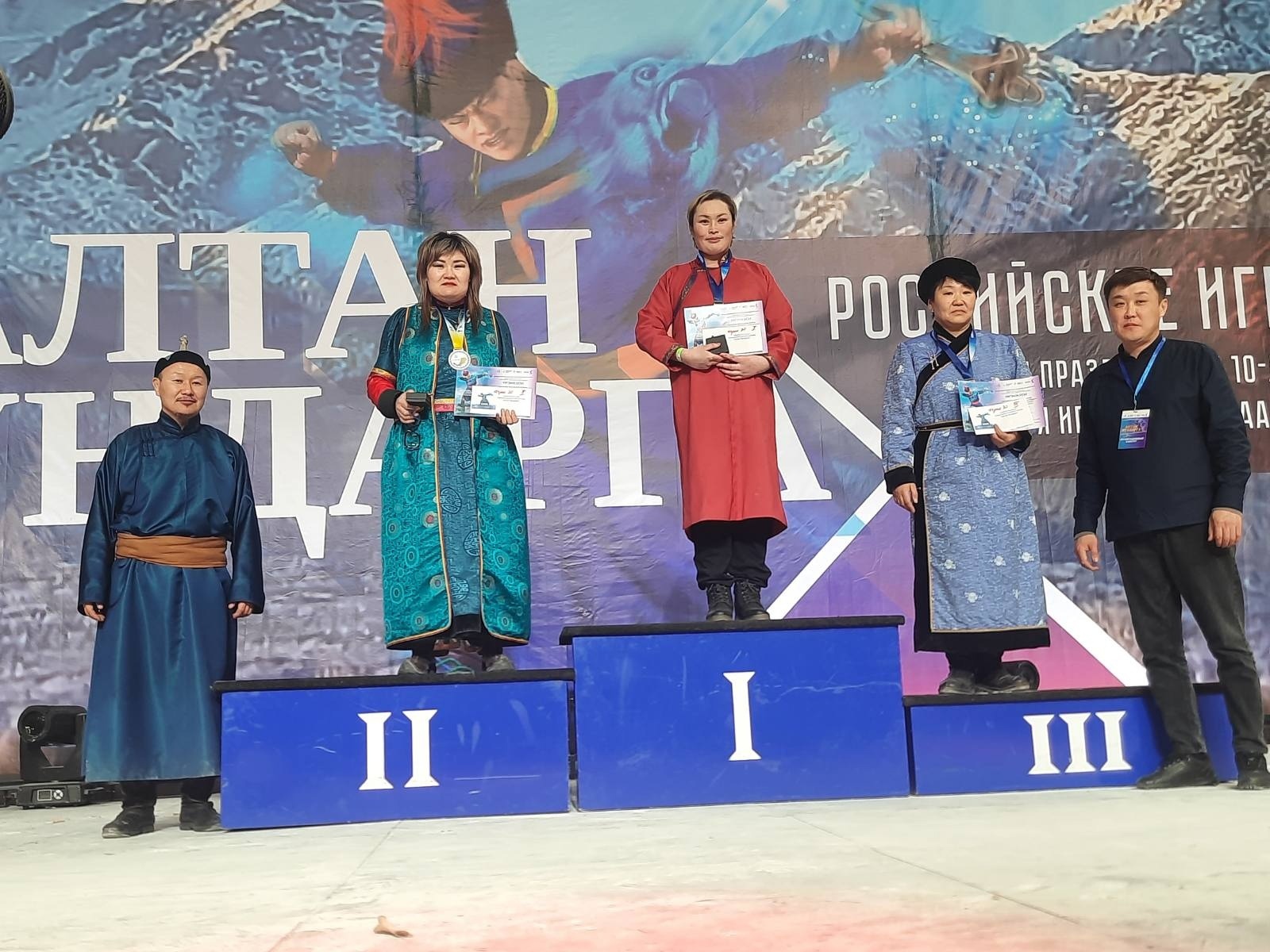 Алтан мундарга фестиваль. Парад. Алтан мундарга фестиваль. Алтан мундарга восхождение. Алтан мундарга 2025.