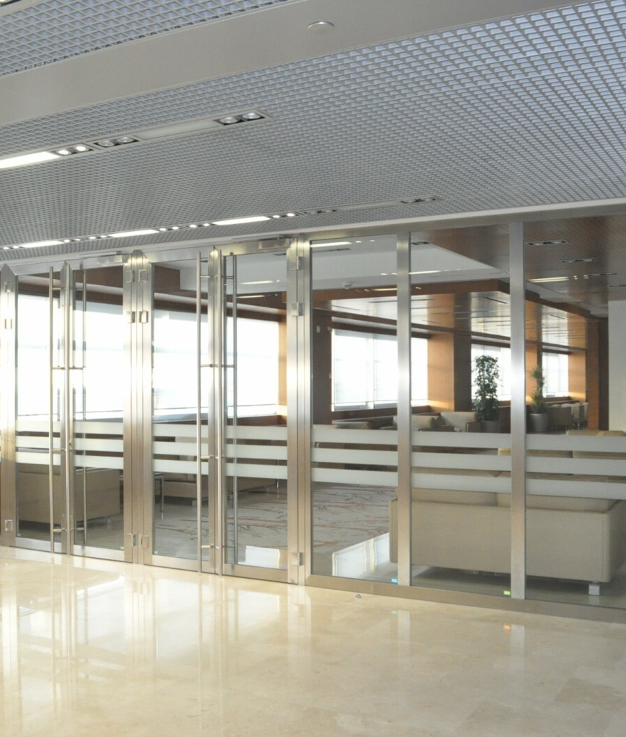 Лестница со стеклом фото