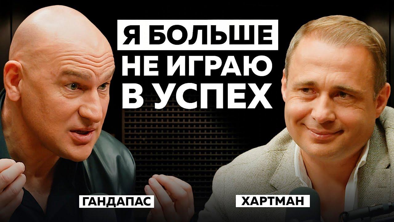 Подкаст втроём в зале «Дерево» студии Болтология