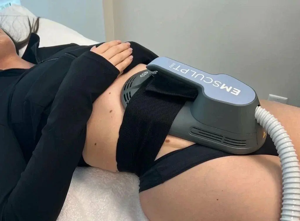 EMSCULPT NEO — hands-free процедура на животе