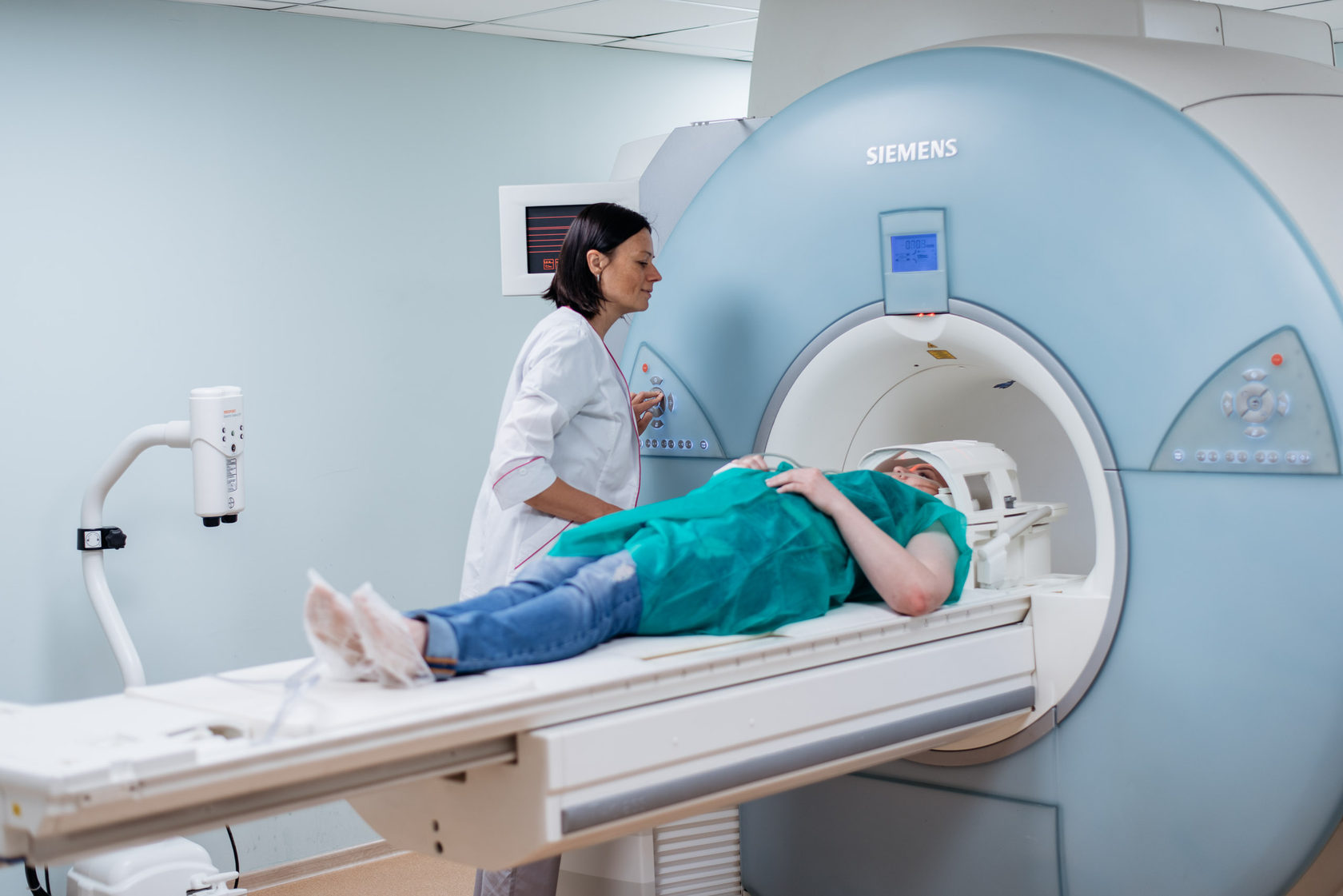 Магнито-резонансная томография головного мозга