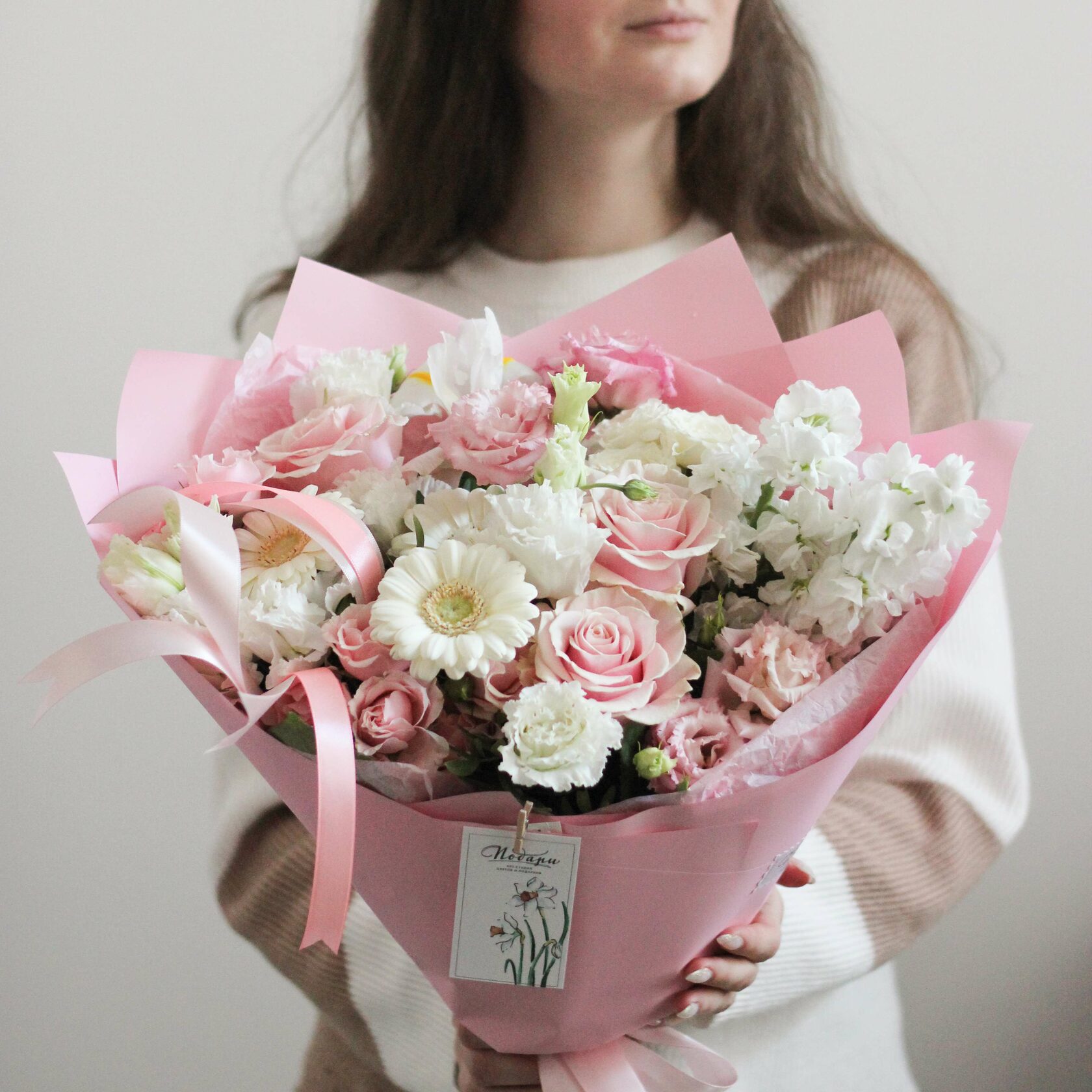 Роскошные букеты цветов с доставкой по Санкт-Петербургу