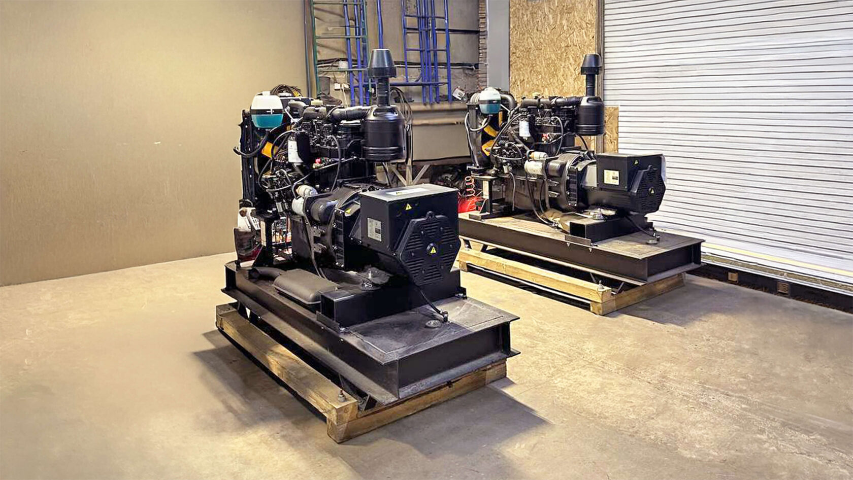 Дизельный генератор в⦁кожухе компании СибДЭС