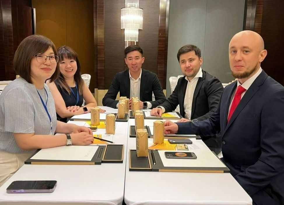 Adam group посредник в китае