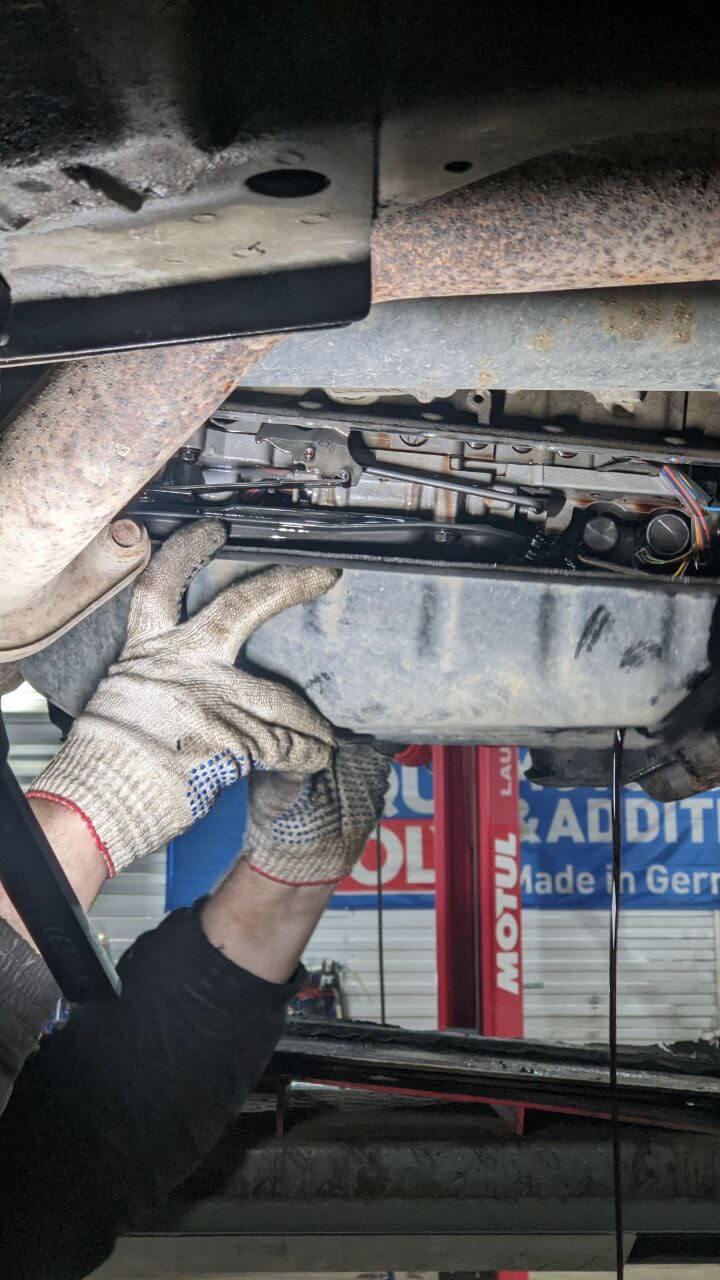 Снимаем поддон АКПП Mitsubishi