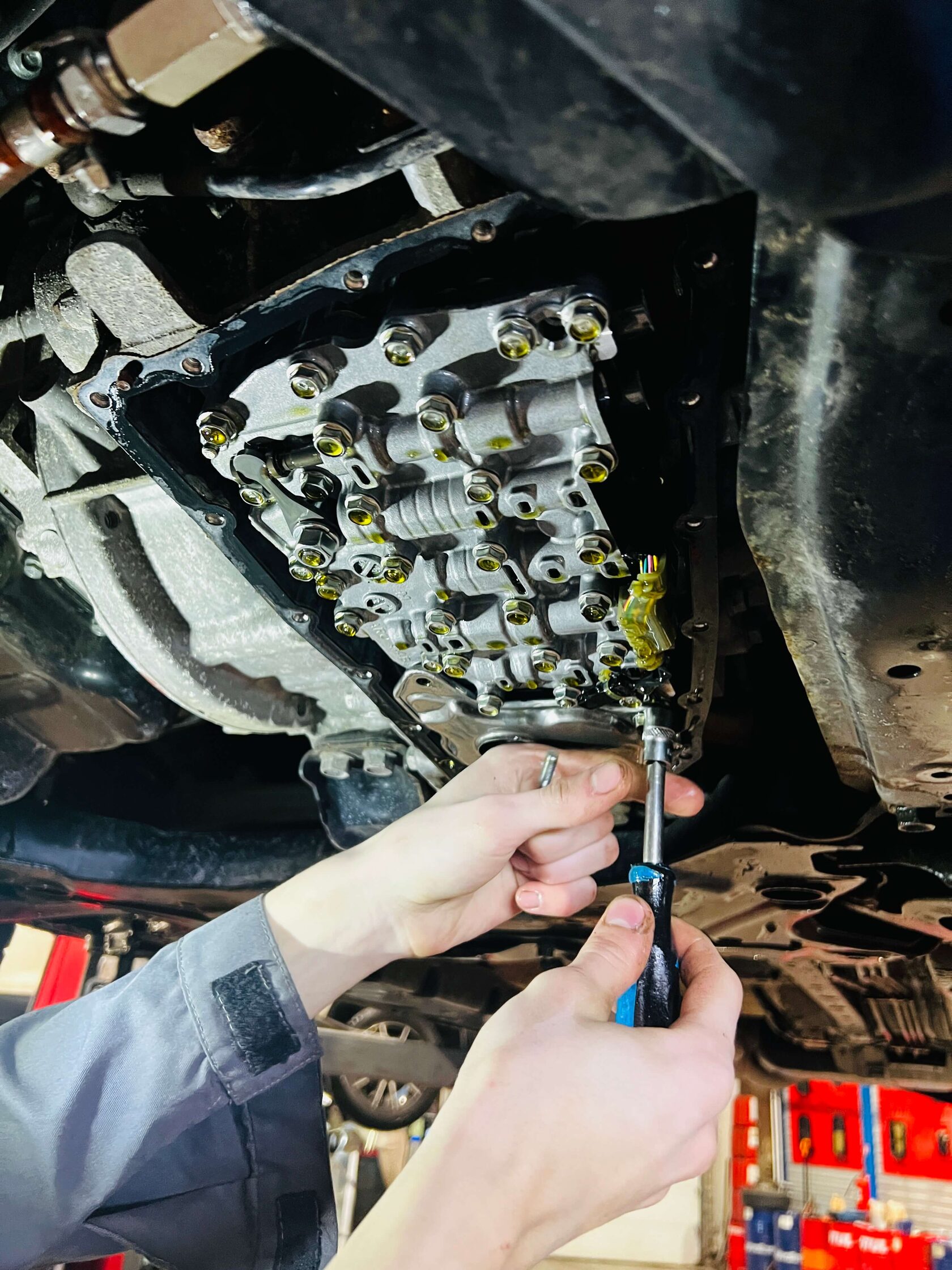 Демонтаж фильтра грубой очистки вариатора