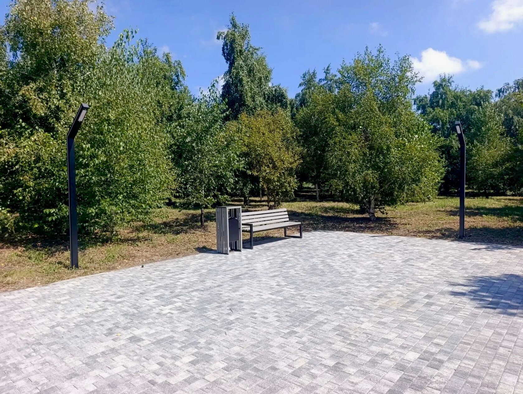 Уличный фонарь Бином Нео в парке посёлка Кавказский