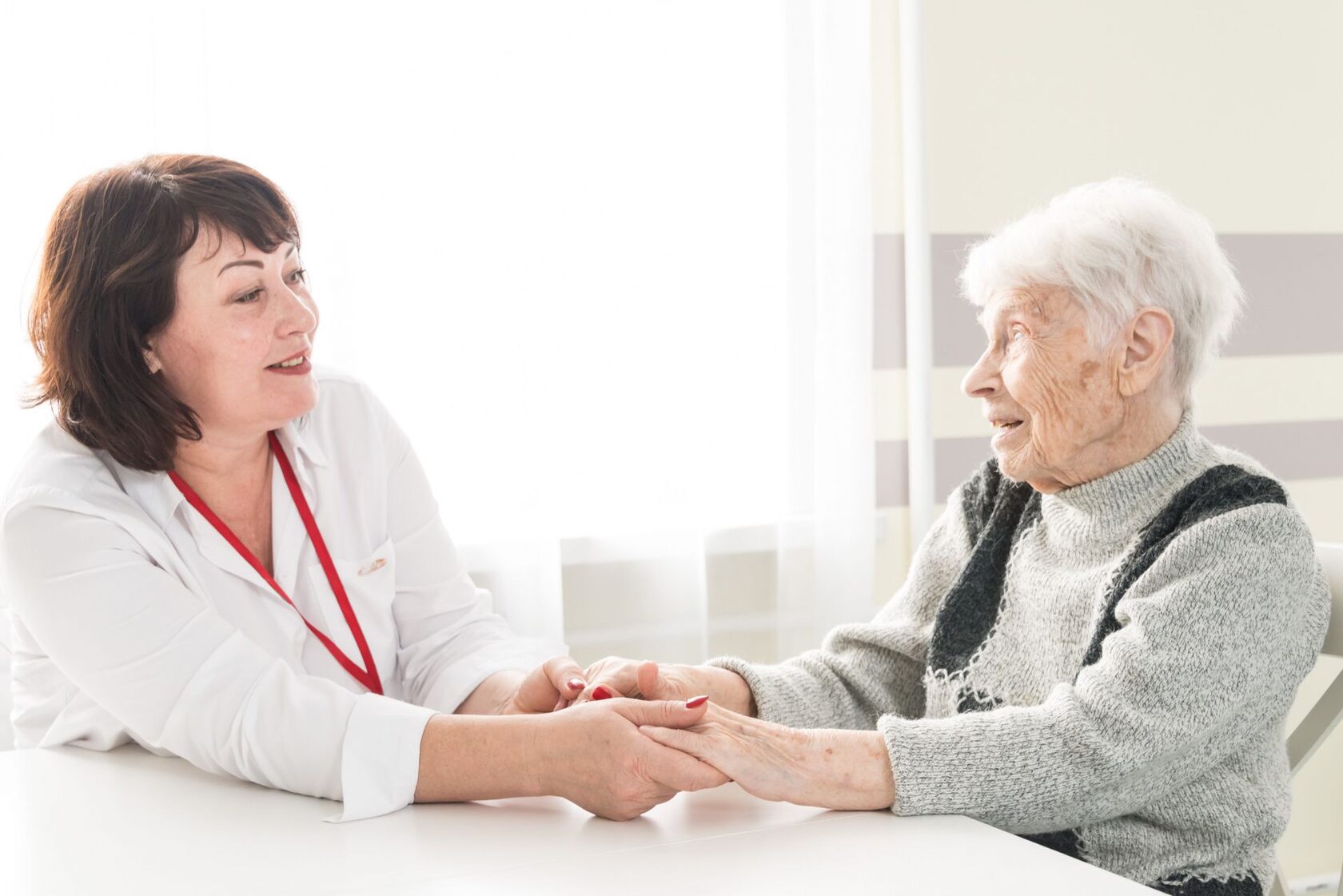 незрячий пожилой человек