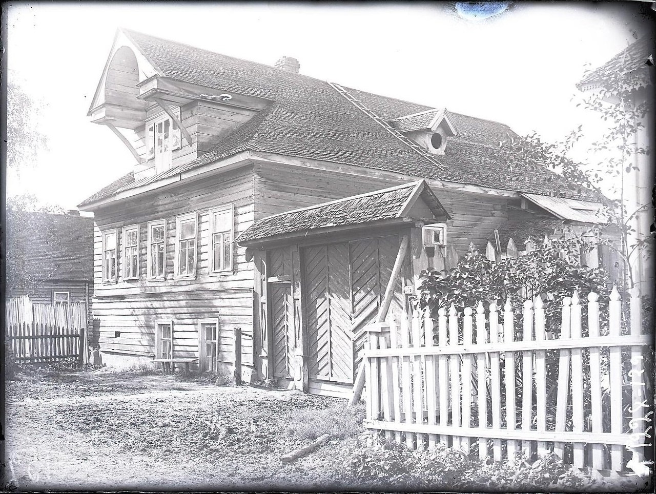 Дом с мезонином. Снимок Александра Антоновича Беликова, 1925 год, Ленинградская область, Тосненский район