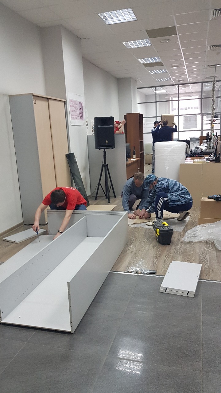 Глобальный переезд. Грузчики. Вывоз офиса. Пгк офис. Коробки в офисе.