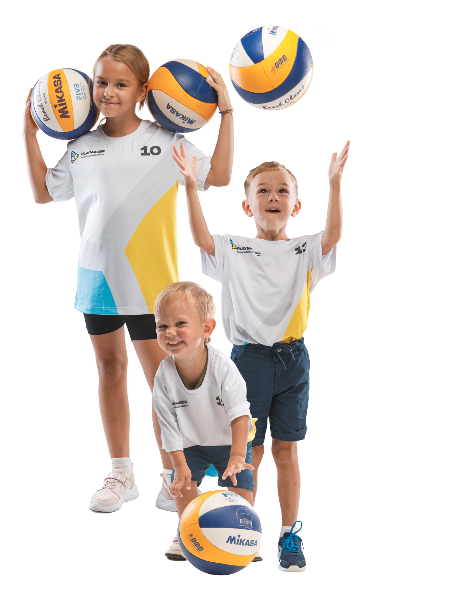 Дети в форме PLAYMAKER с волейбольными мячами