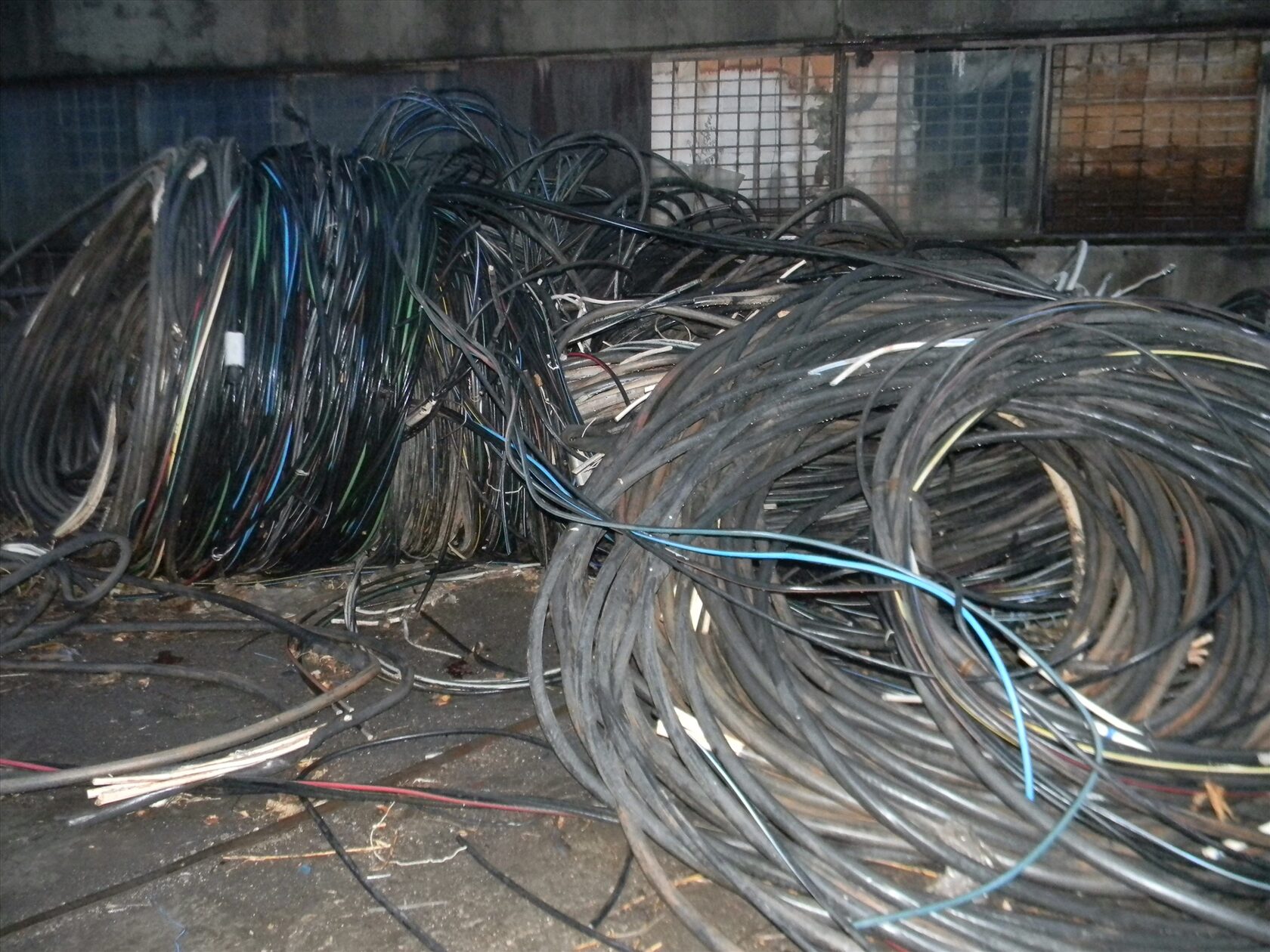 Избавление от старых кабелей и шнуров: поиск и выбор новых решений