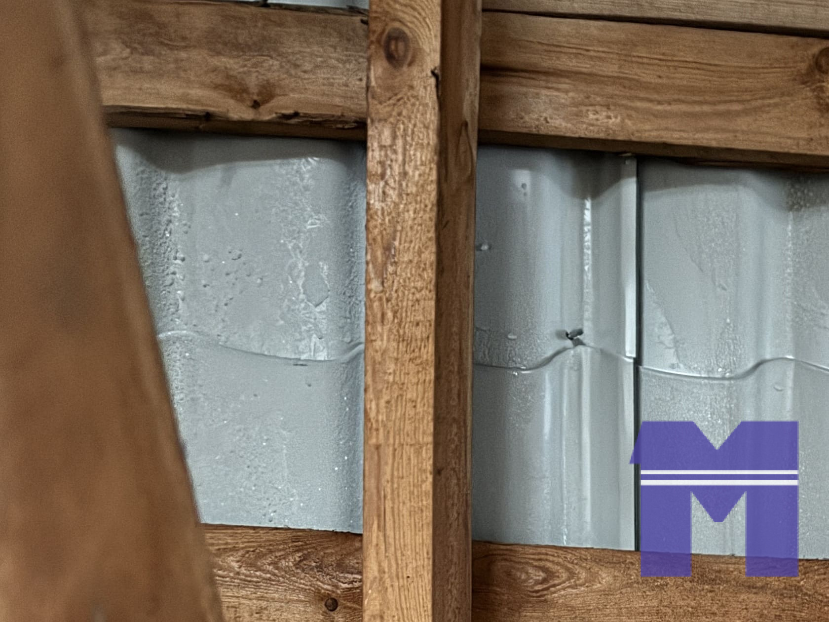 Конденсат на металлочерепице на холодном чердаке