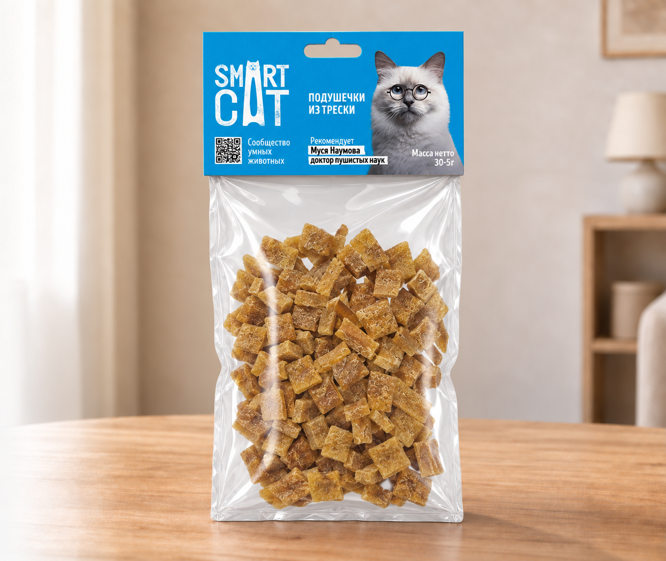Лакомство Smart Cat Подушечки из трески на столе