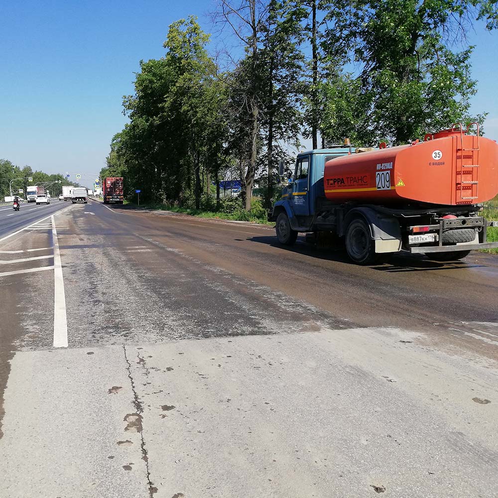 Аренда Водовоза с дорожной щеткой в Буграх, Парнасе, Новодевяткино, Мурино.  2022!