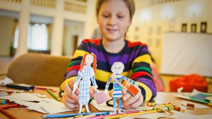 фото нанесения макияжа на лицо девушки 