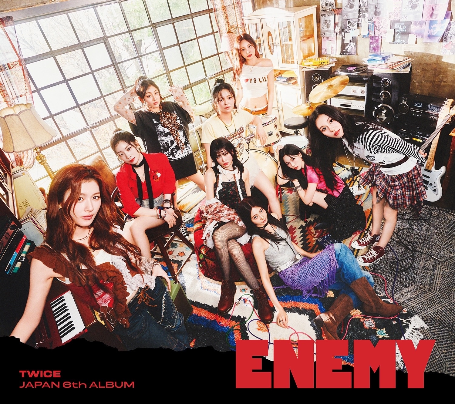 TWICE — одна из групп, чей официальный мерч мы выкупаем в Корее