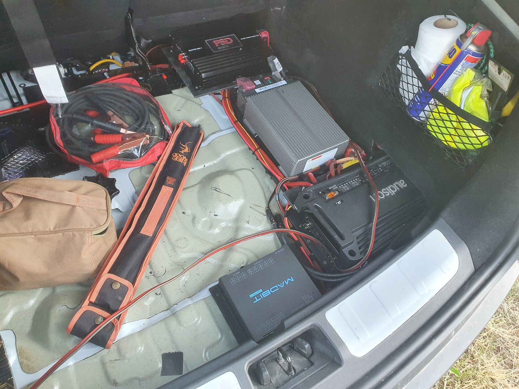 установка усилителей джили атлас про