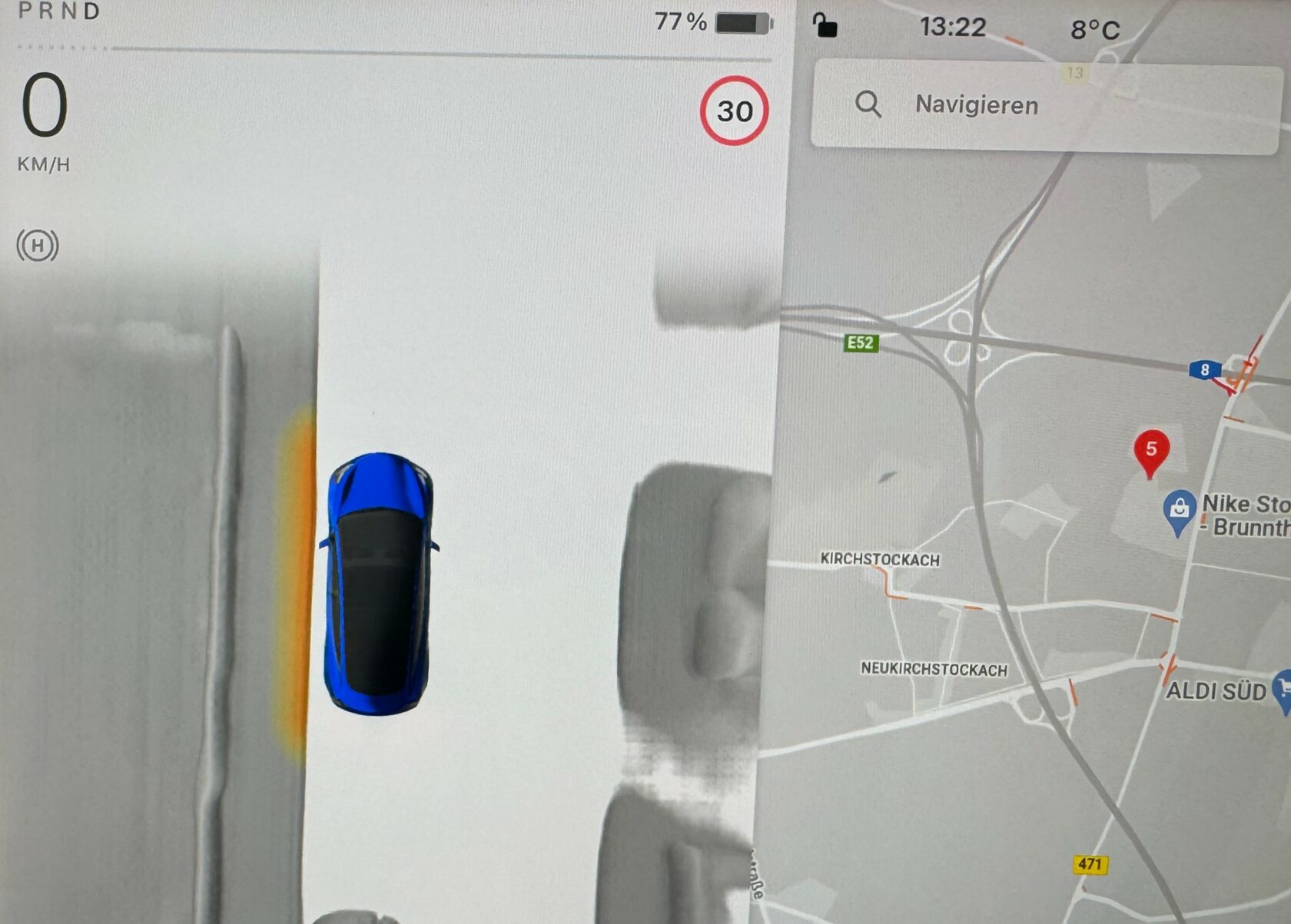 360 Grad Ansicht rund um das Tesla-Fahrzeug