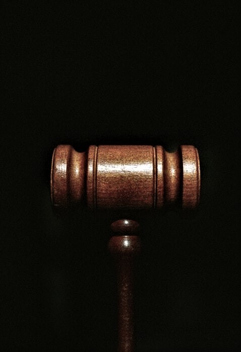 Суд юрист адвокат