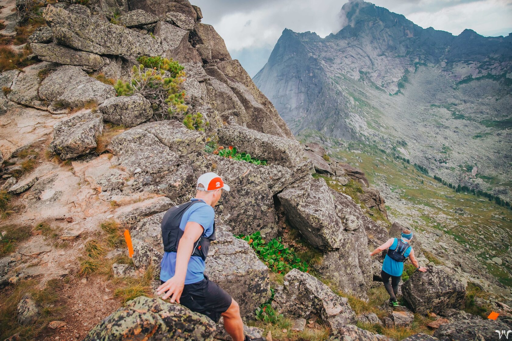 Горный 2023. Курумник Воттоваара забег. Skyrunfest. Ергаки висячий камень набор высоты расстояние. Скайраннинг.