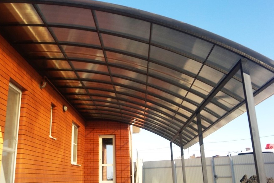Навес из поликарбоната примыкающий к дому купить в СПб