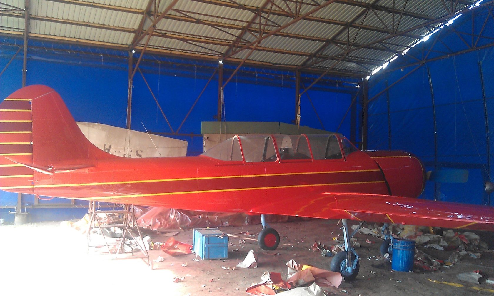 Покраска самолета Як-52