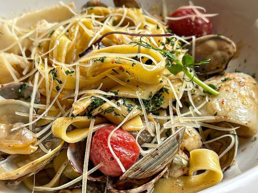 Итальянская паста с морепродуктами в Паблик кафе