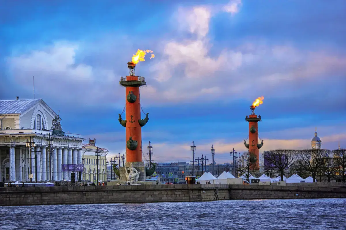134 — Ростральные колонны
