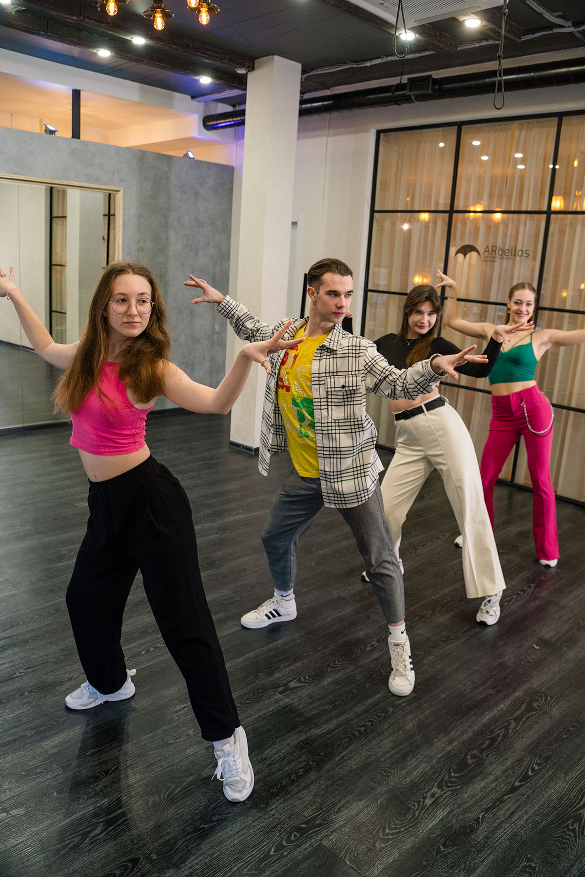 Сальса в школе танцев - уроки для взрослых профи и начинающих с нуля в СПБ