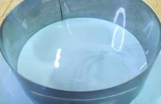 Приготовление салата «Невеста» с копчёной курицей и плавленным сыром: шаг 8