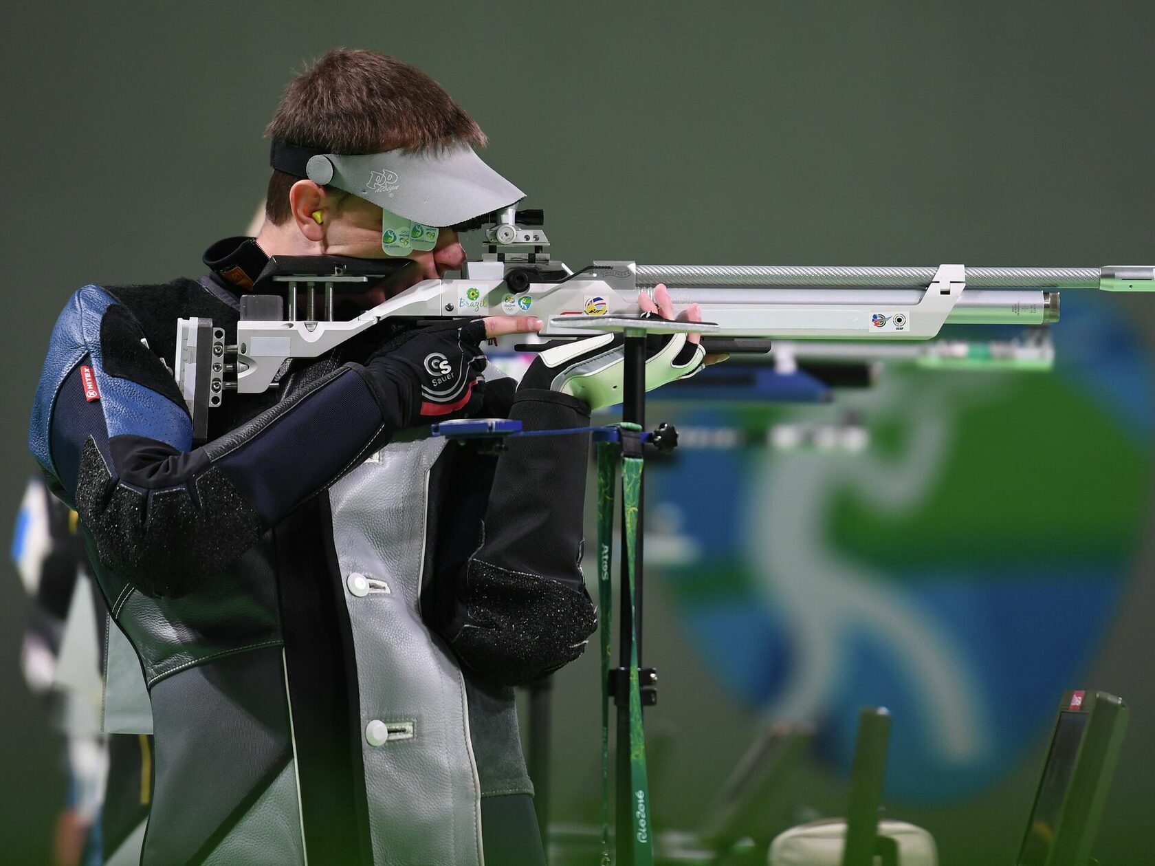 Спортивная стрельба вид спорта. Стрелковый спорт. Спортивная стрельба вид спорта. Соревнования по пулевой стрельбе. Пулевая стрельба соревнования.