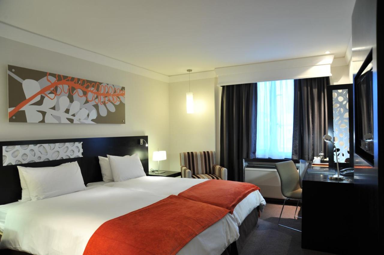 Table bay cape town. Hotels in this town. Hotels in this town. Hotels in this town. Table bay hotel 5*.