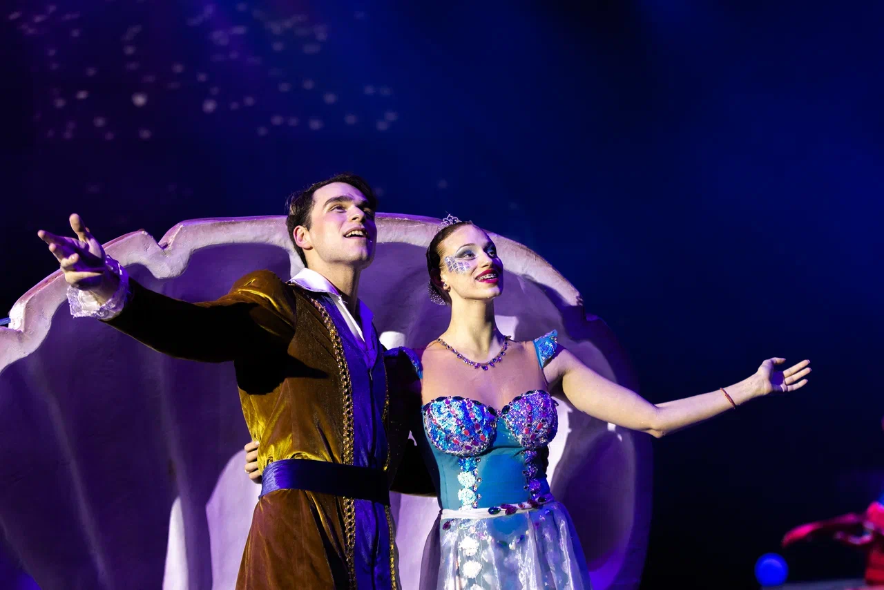 Русалочка параллельные миры. Шоу на воде русалочка динамо. Русалочка параллельные миры отзывы музыкальный спектакль. Сердце за любовь шоу русскалка. Шоу марии киселевой русалочка.