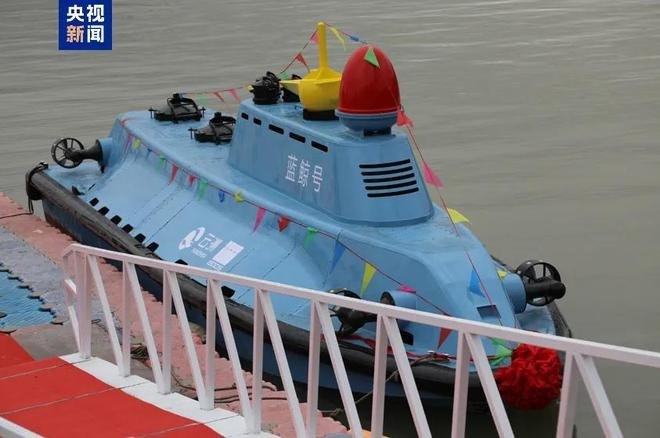    «Синий кит» — уникальный морской дрон, способный нырять под воду