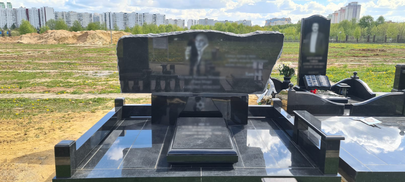 Семейный мемориал из карельского гранита