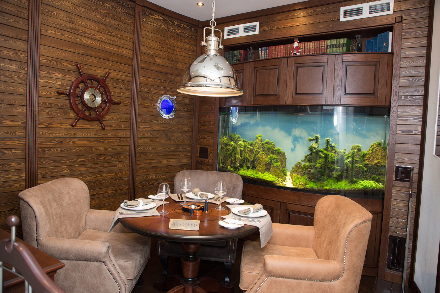 Room restaurant. Сигарная комната в ресторане. Комната ресторана. Ресторан с сигарной комнатой в Москве. Сигарная комната в Солнечном.