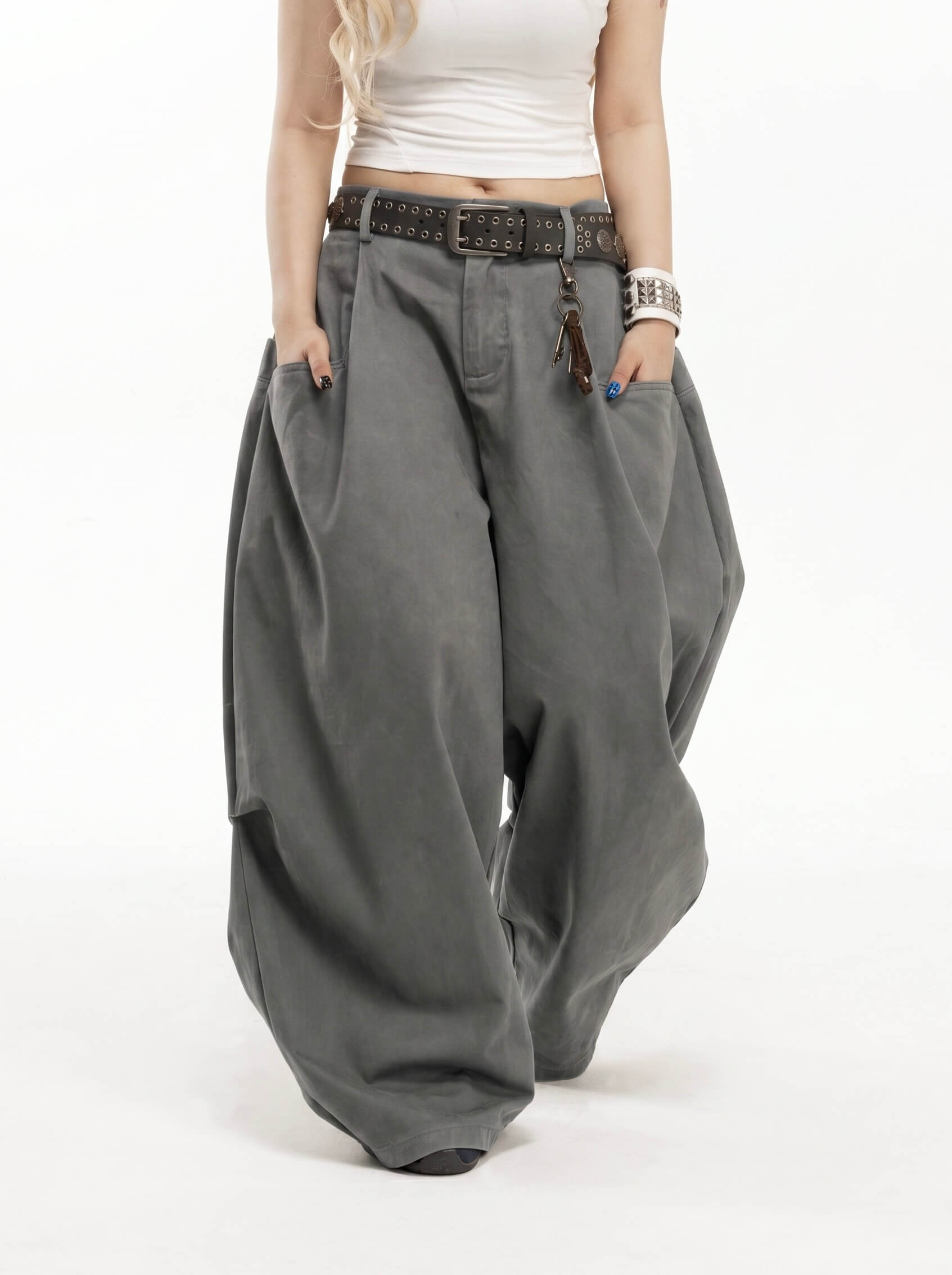 Брюки Oversize Structure Pants в движении
