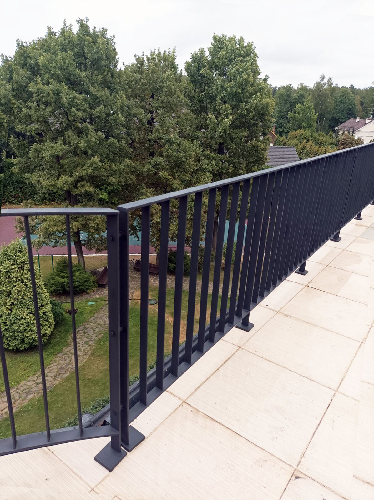 Ограждение террасы в загородном доме