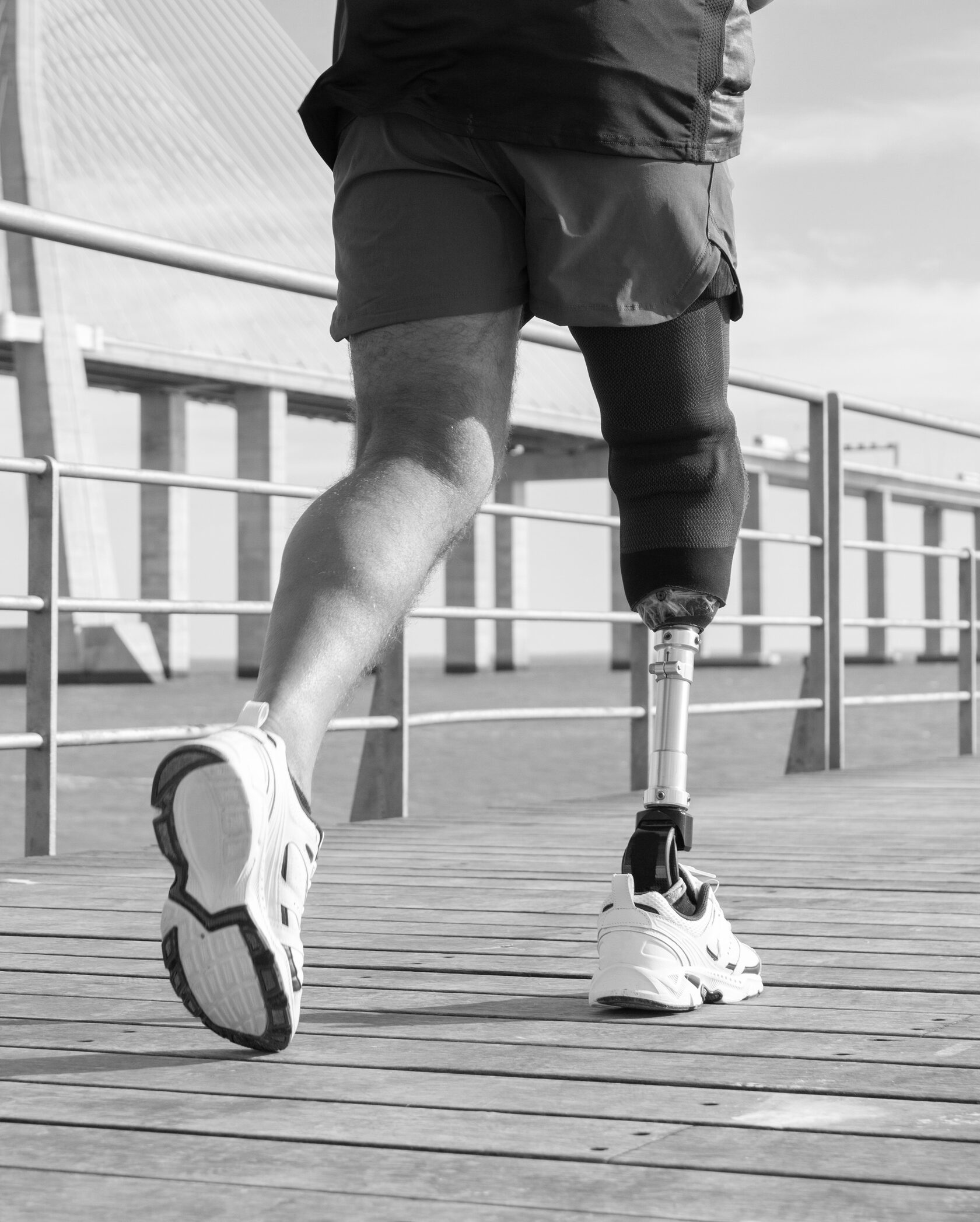 Ноги спортсмена. Джогинг или Джоггинг. Болят ноги от бега. Болят ноги после лёгкой пробежки. Дрожат ноги после бега.