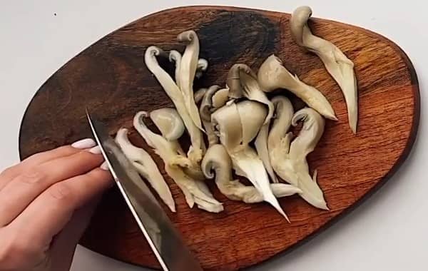 Приготовление лапши удон с индейкой и овощами: шаг 4