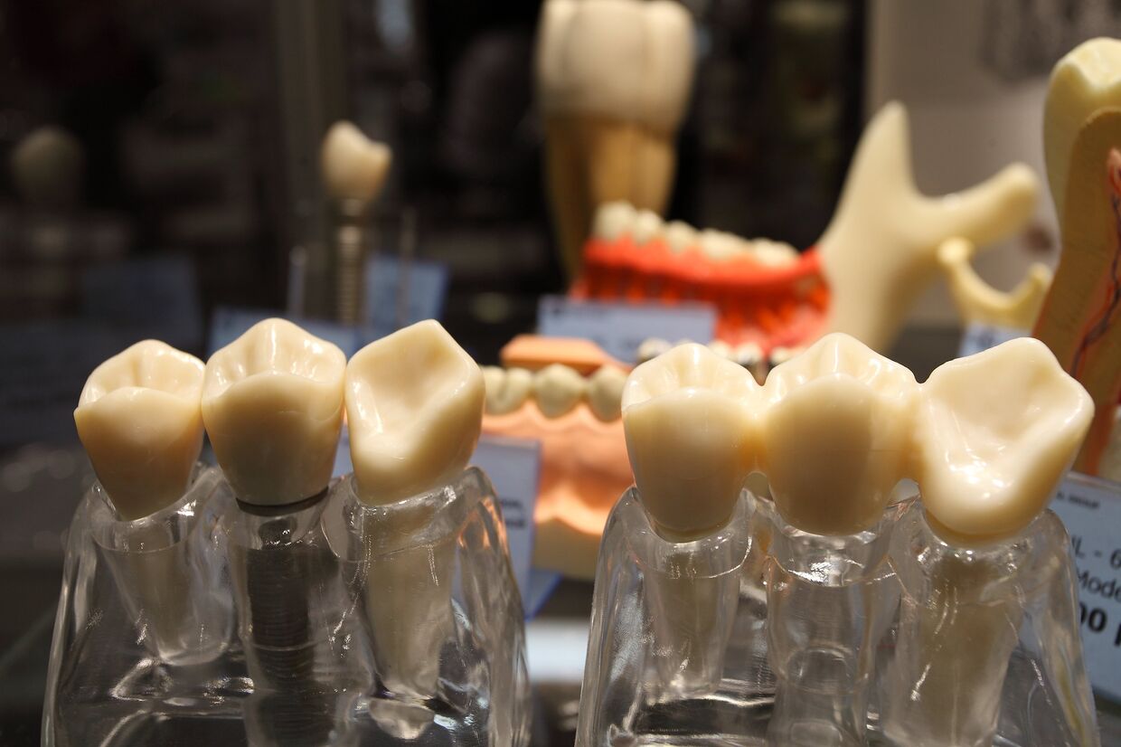 Может ли вырасти новый зуб. Искусственные зубы. Зубы из стволовых клеток.