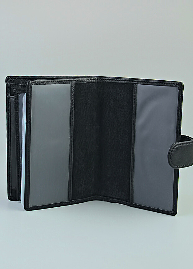 Портмоне мужское + обложка для документов. Многофункциональная обложка с кошельком выполнена из натуральной кожи, закрывается на кнопку.