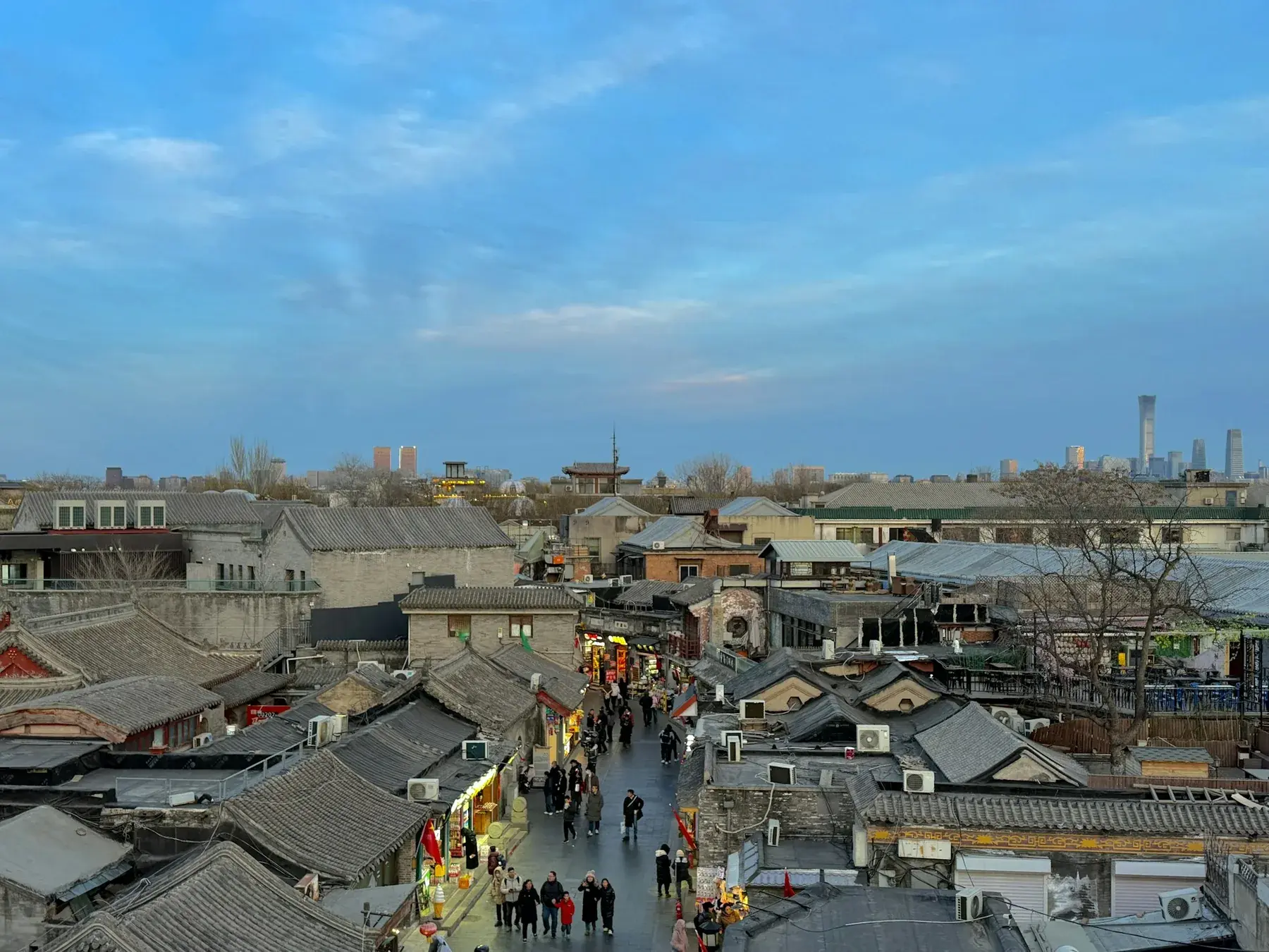 Старые улицы Пекина в сумерках