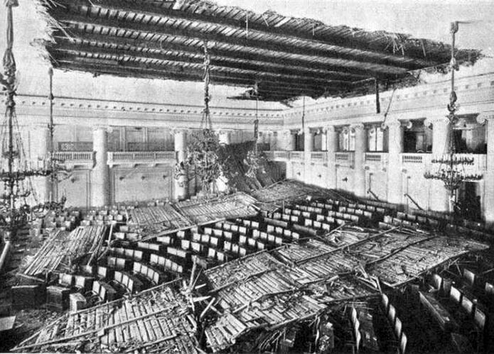2 марта 1907 года в 5:20 утра в зале заседаний Государственной Думы обрушился потолок. Самих депутатов в зале не было. Во время ремонта потолок заменили на стеклянный купол