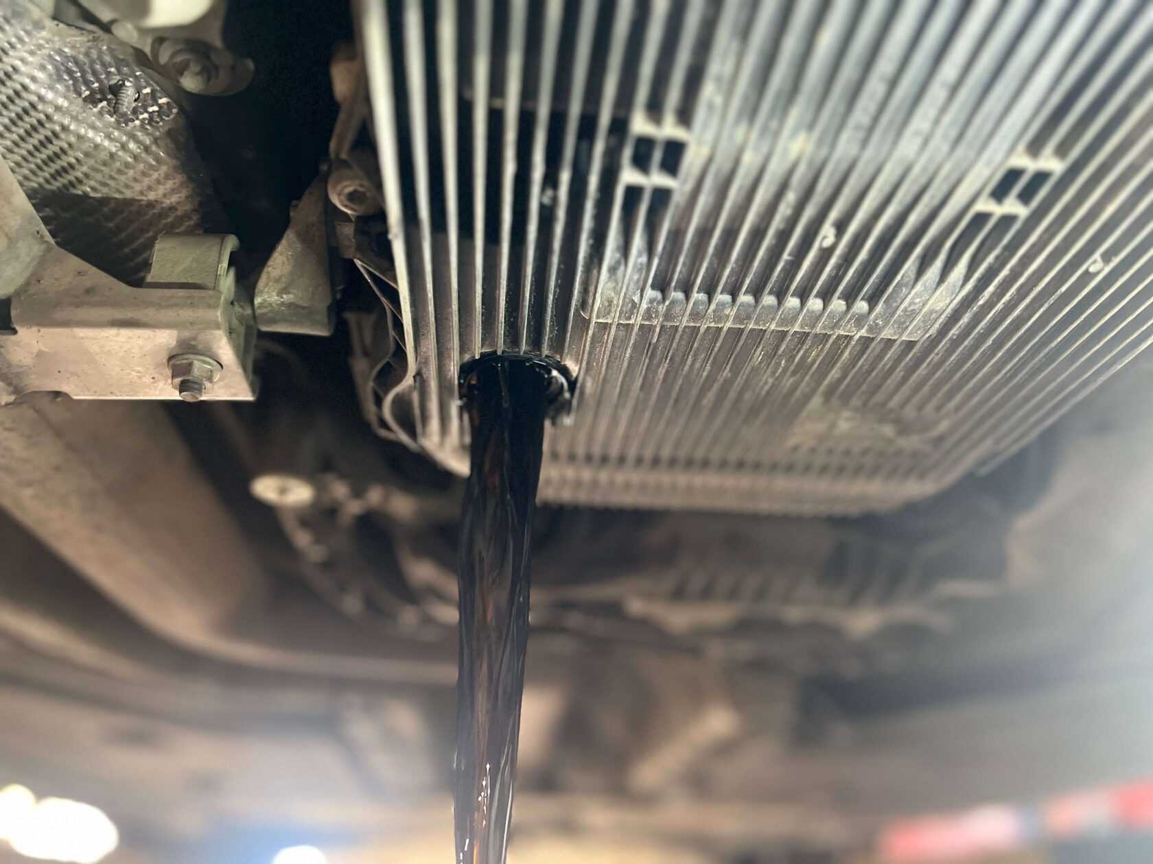 Слив старого масла из поддона ZF 8HP