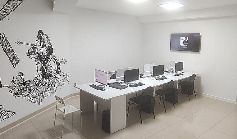 Дети проходят программирование в центре факультет