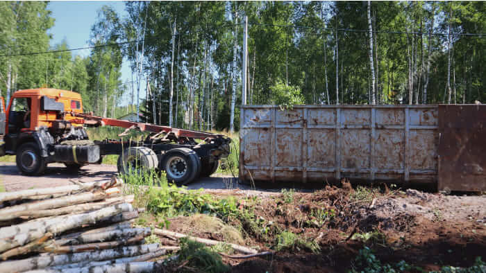 Вывоз мусора с участка после выполнения работ по расчистке участка под ключ в спб и ло 