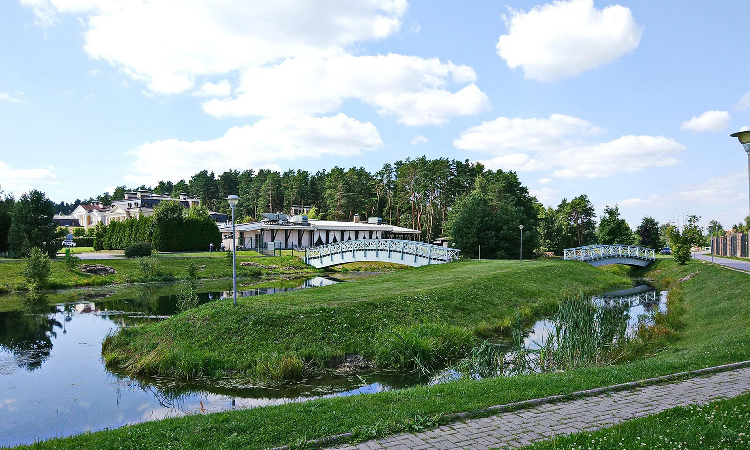 новорижское шоссе, посёлок бенилюкс. бенилюкс коттеджный. бенилюкс новая рига. поселок резиденции бенилюкс. резиденция бенилюкс коттеджный поселок.